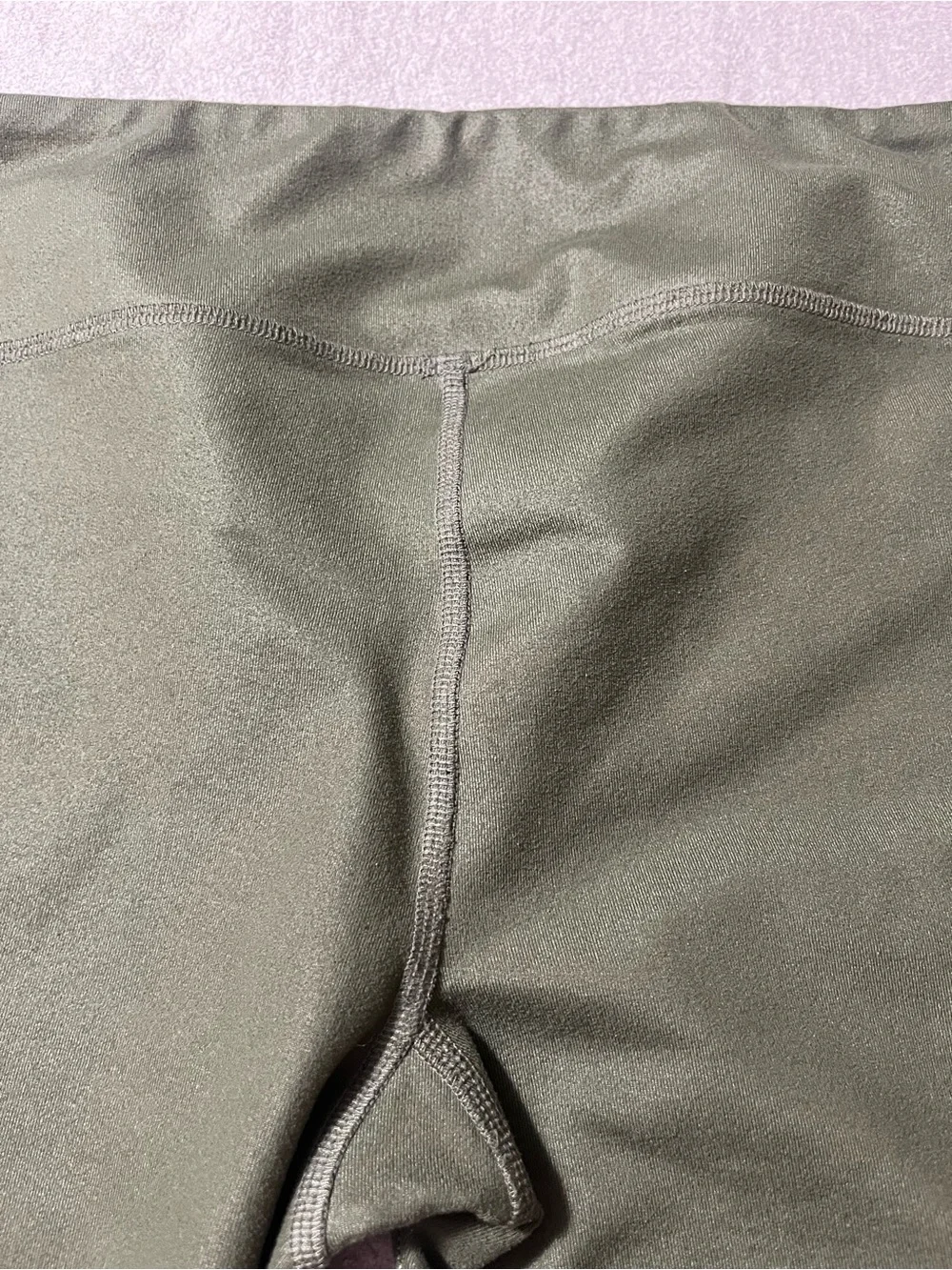 Alo Yoga Idol Ruched leggings.